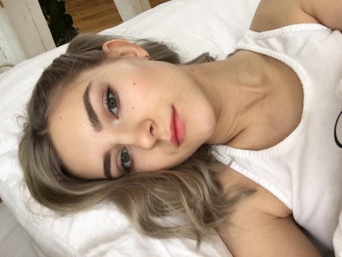EVA ELFIE sexy snaps and nude selfies