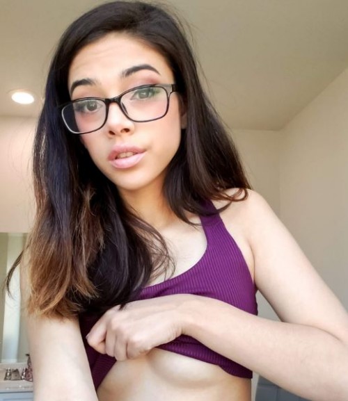 HARMONY WONDER sexy snaps and nude selfies